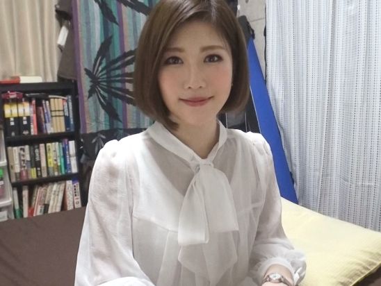 【素人】ショートヘアで真面目そうなおねえさんが実はドMで…♥巨根ブチ込まれて後ろからガン突きされ悶絶イキ！