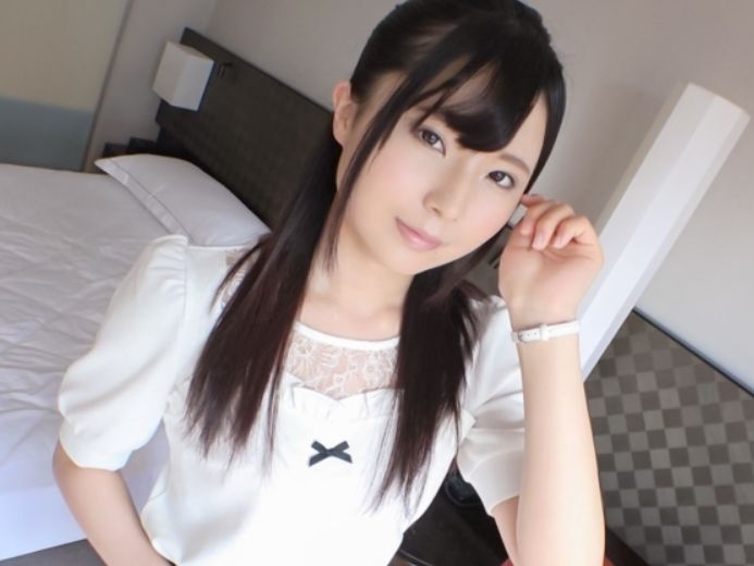 【華奢な素人】冒頭から裸で恥ずかしそうにしながらも男優さんのおチンポをフェラ！もちろんセックスも大好き！ｗ