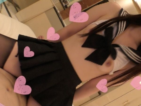 【色白JDのセクシーコス】スレンダー美少女がセーラービキニで大胆ポーズ！ 黒パンストから透ける美脚に興奮度MAX！