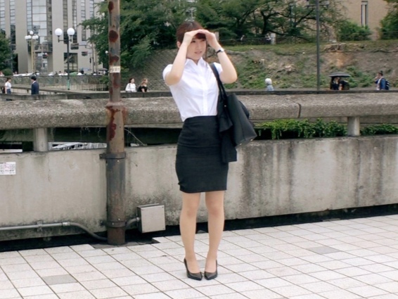 【23歳】スーツ美女が乱れまくるっ…電マ大好きなビンカンおまんこの持ち主がスケベ面してイっちゃいます///