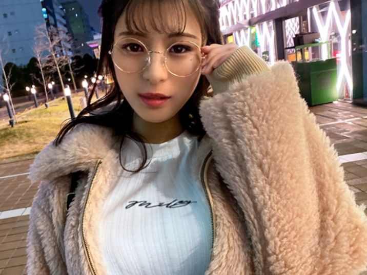 【体操服セックス】メガネ外すとさらにかわいい！可愛すぎるお姉さんとコスプレセックス！バックで突かれる姿がエロすぎる！！ｗ