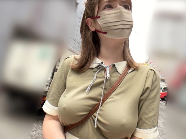 【ノーブラ美乳の誘惑】 街中を歩くエロすぎ美女！ 乳首ポッチで男を誘い、極上パイズリで昇天させる♡