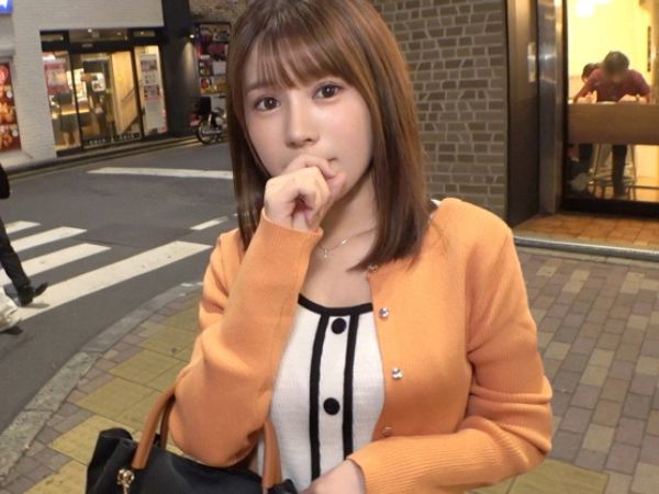 【白衣の天使の秘密】 ライブチャットでエロい姿を晒すナース♡ 敏感ボディが我慢できずに潮吹き絶頂！