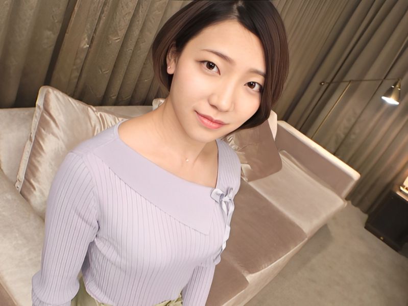 【美容部員の裏の顔】 大人っぽい彼女がエッチになると一変！ 激しすぎる体位で悶えまくり♡ 隠れたエロポテンシャルに驚愕！