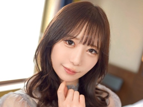 【素人】だれもが振り返る美少女看護師♡手マンでビチョビチョ潮吹きすると騎乗位で腰をくねられてイクイク♡