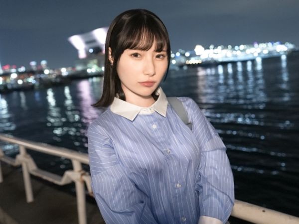 【素人ナンパ】横浜でゲットした巨乳の女の子♡激エロなJDパイパンまんこに生ハメして騎乗位スタート♡