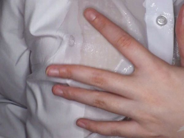 【ローションプレイJK美女】「エッチな気分！」濡れた服から見えるピンクの乳首がエロすぎる！感じやすいカラダ！