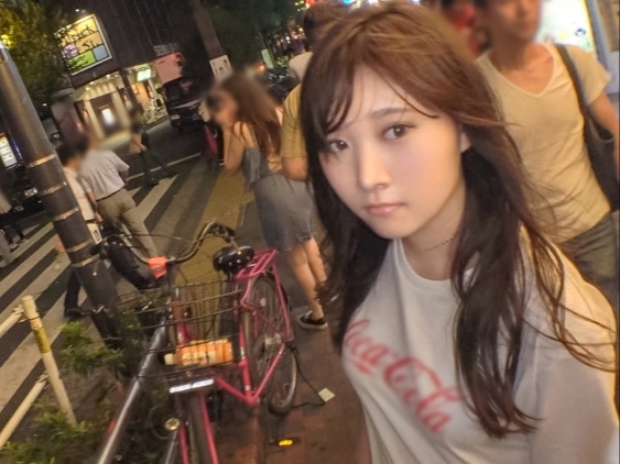 ＜素人×ワンナイト＞程よい肉感で巨乳で美脚の美少女♫手マンで大洪水の快楽覚醒♡生ハメ鬼突きピストンで逝き乱れ♪