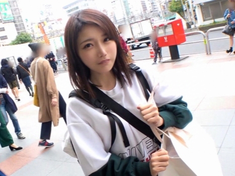 【ナンパ即ハメ】細身でキュートな女の子をゲット！敏感なカラダで感じまくり、騎乗位で激しく腰を振る姿に超興奮！！このエロ可愛さにチンコはもうギンギン！