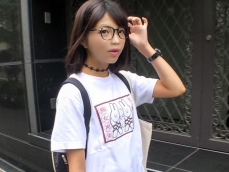 【素人】眼鏡コスプレの女！新宿で見つけた女の子をナンパ！適当な理由とキッカケを与えれば女の子だって股を開いてくれます！