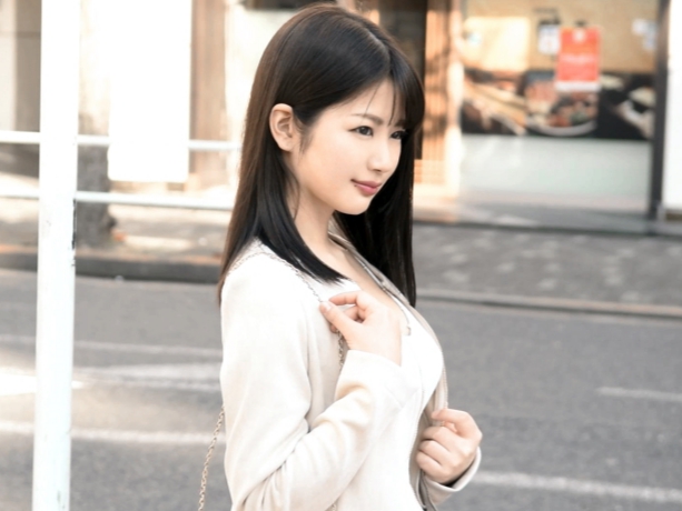 【美尻美女との濃厚プレイ】『奥まで…』キレイな桃尻が眩しい美女と濃密セックス！カラダを絡ませ、感じまくる美女の喘ぎ声がエロすぎる！美尻を揺らしながら激しく突かれる姿は必見♡