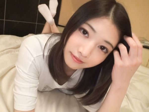 【天然美少女の初撮り体験】『あっ…ダメ…』清楚系素人娘が男優の甘い言葉と激しい愛撫に翻弄され、呼吸も整わないまま感じまくり！ウブなカラダが敏感に反応しちゃう！♡