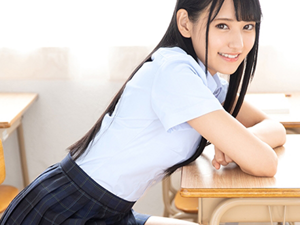 【黒髪JKの教室エッチ】ロングヘアーの美少女、教室でオッパイ揉まれまくり！硬いチンポをフェラして生ハメされ、顔面にザーメンぶっかけ！！