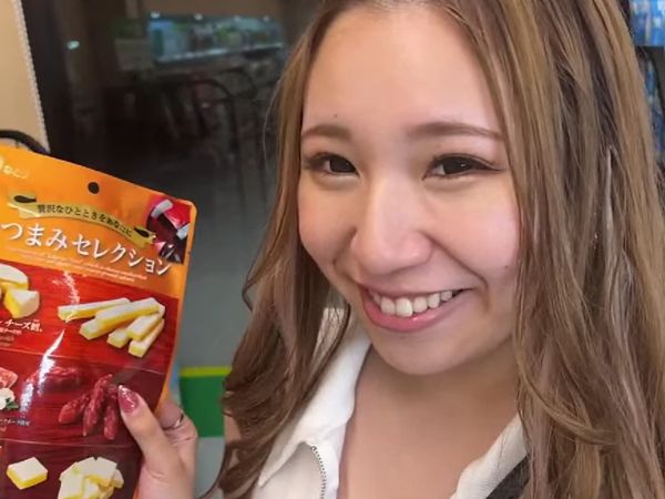 【へそ出しJDの夜遊び】『ホテル行こっか♡』露出高めパリピ女子大生をお持ち帰り！ガード緩すぎて即エッチモード！また開いてパコパコしちゃうノリノリSEX！！