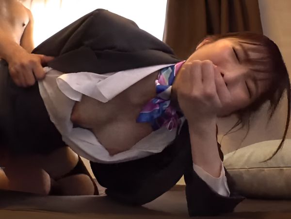 【空の上のエロ天使】『ダメ…でも気持ちいい…』スレンダー美乳のCAが、機内での秘密のセックスに挑戦！ちっぱいボディを震わせながら、奥まで突かれてザーメン懇願♡ 制服の下の敏感ボディは必見！