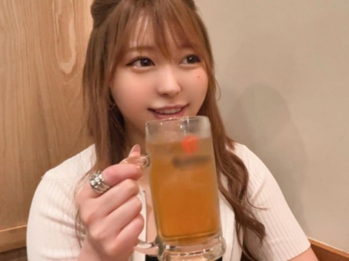 【幼馴染と禁断の夜】『久しぶりすぎて…興奮しちゃう！』お酒でほろ酔いの同級生とエッチな大人の関係に！スベスベのパイパンに熱い想いをぶつけちゃう♡