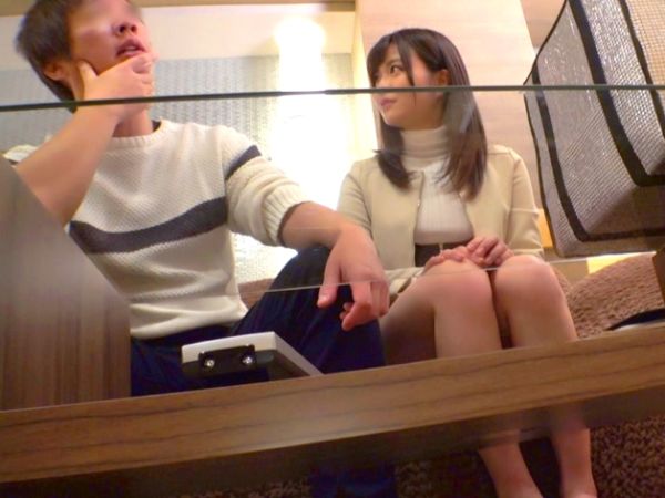 【アイドル級美少女の危険なバイト】『新メニュー採用して…』料理の専門学生がオーナーに釣られて、エプロン姿で生ハメSEX！純粋無垢な顔で感じまくる姿がエロすぎる！！♡