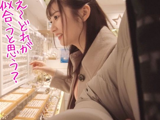 【素人】『おちんちん…硬すぎっ…♡』有名コーヒーチェーン店の美女がフェラ＆騎乗位で擦りまくるイチャラブセックス