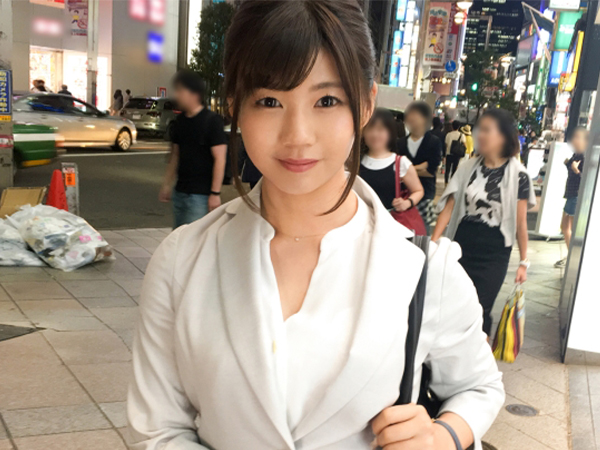 【仕事帰りのOLさんをゲット！】清楚系OL、ホテルで巨乳揉みしだかれ、敏感ピンクマ○コを手マンでグチョグチョに！仕事のストレスをエロで発散！！