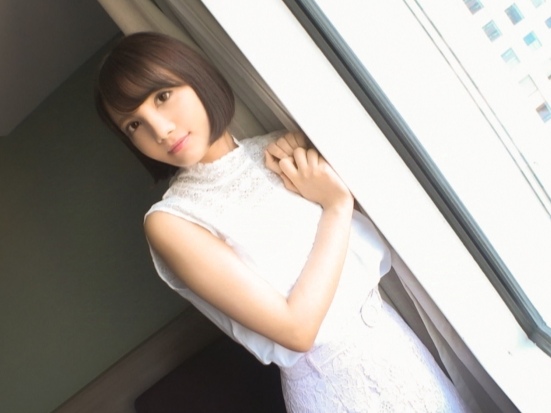 【無毛マ○コ美少女】『気持ち良すぎる…』パイパン美マンがエロすぎる！無毛マ○コに肉棒をねじ込まれ、キュートな顔で感じまくる姿にフル勃起確定！！