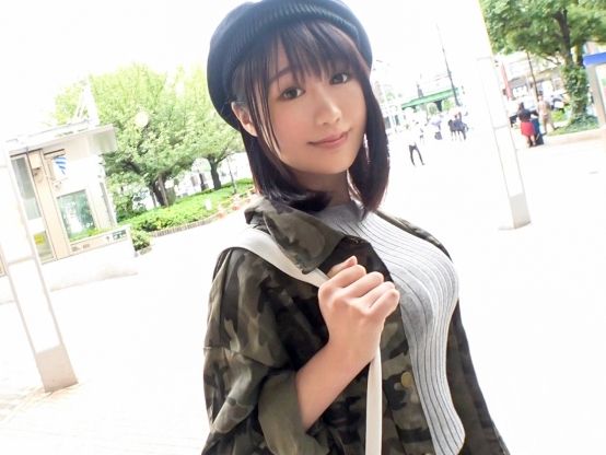 【巨乳JD】美脚が魅力と思ったらおやおやお胸の方も豊かじゃございませんか!声かけゲット明るい女性でね濡れやすいみたい!